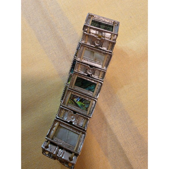 Vintage-Inspired Green & Gold Stretch Bracelet Abalone Shell & Rhinestone Accent - Picture 3 of 4